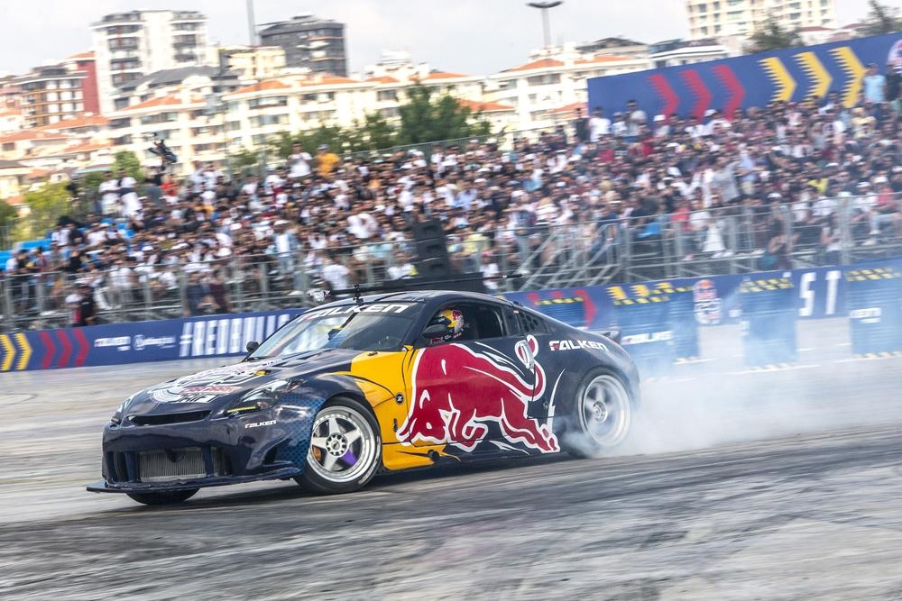 10 bin İstanbullu Red Bull Car Park Drift Dünya Finali