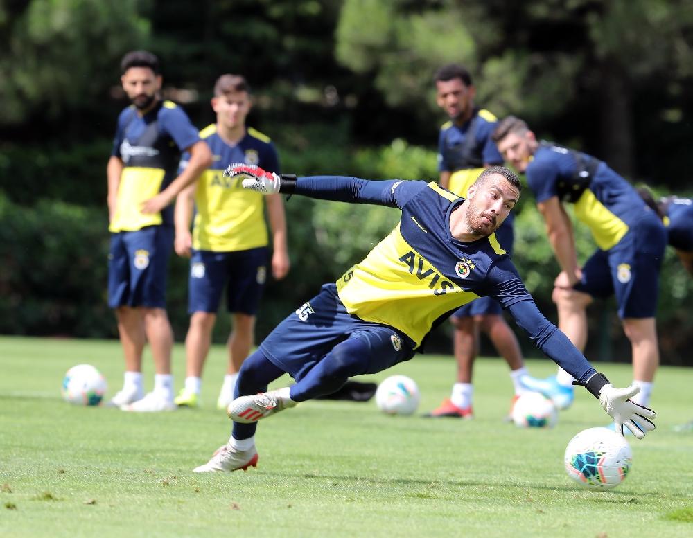 Fenerbahçe günün ilk idmanını tamamladı 