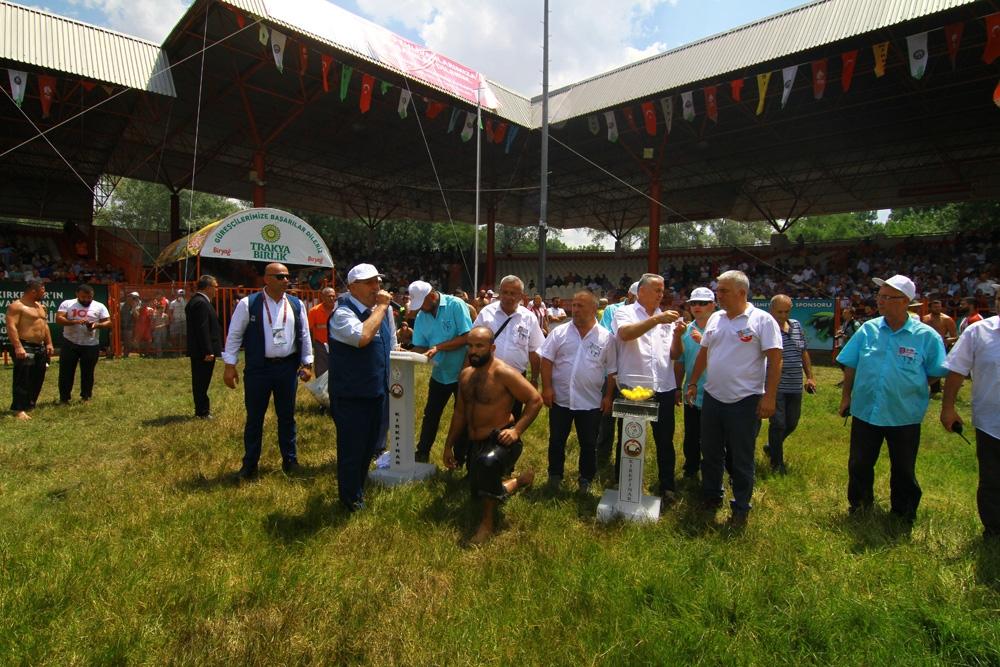 Er meydanında başpehlivanlar, ikinci tur kura çekimini yaptı