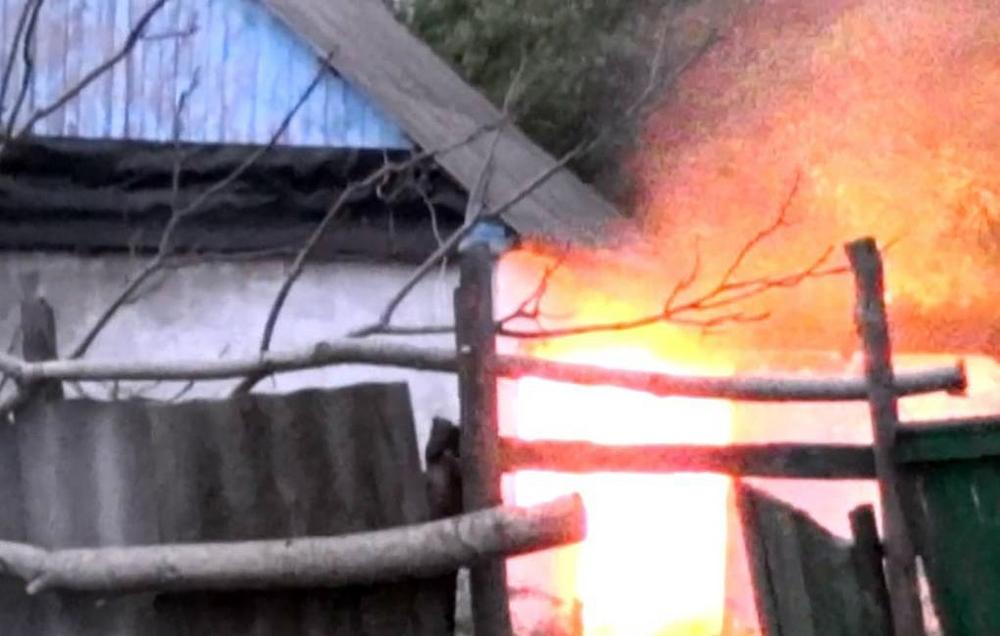 Evi basılan terörist, polise el bombası atıp ateş açtı