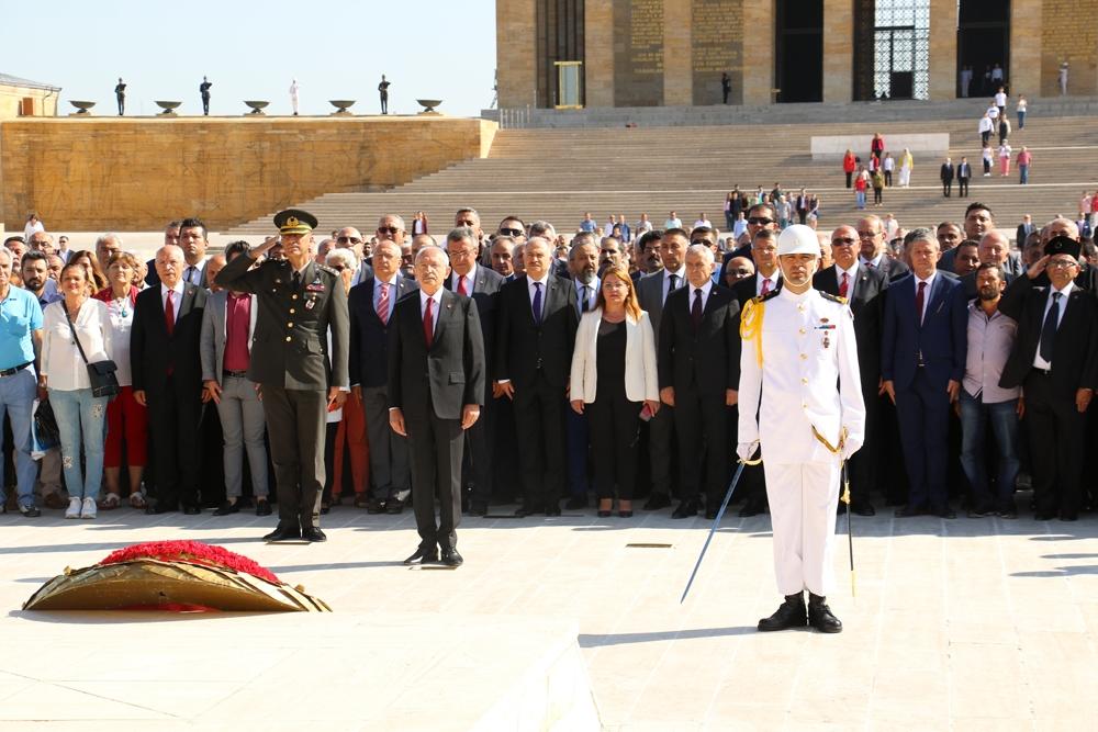 Kılıçdaroğlu başkanlığındaki CHP heyeti Anıtkabir