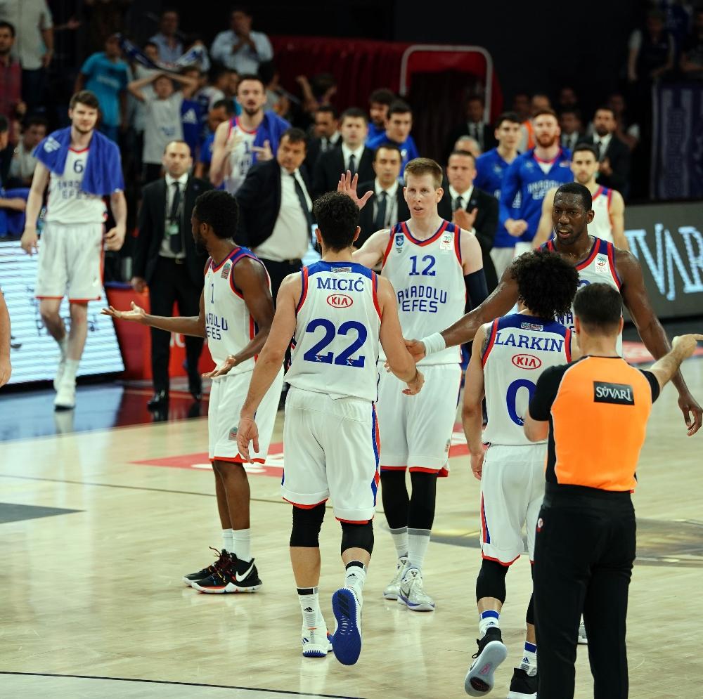 Anadolu Efes seriyi eşitledi 