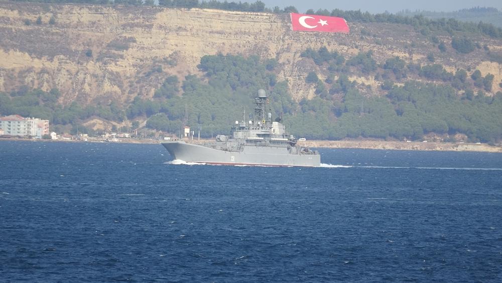 Rus savaş gemisi Çanakkale Boğazı