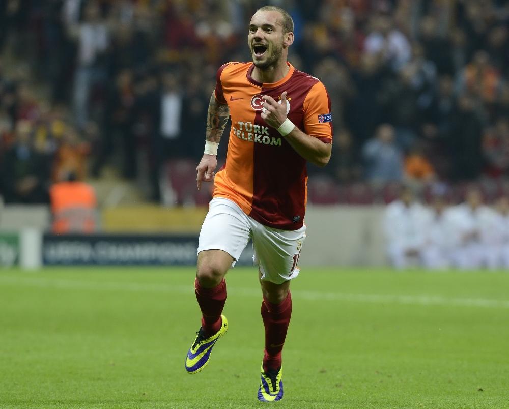 Hollandalı yıldız Wesley Sneijder, yeşil sahalara veda etti 