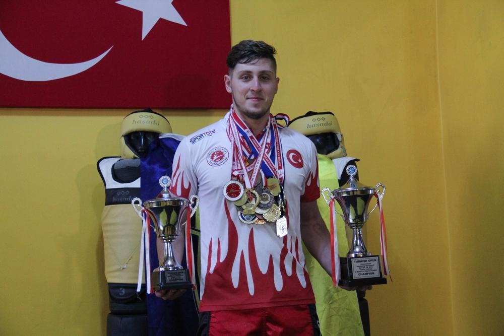 Kalecilikten Kick Boks Şampiyonluğuna