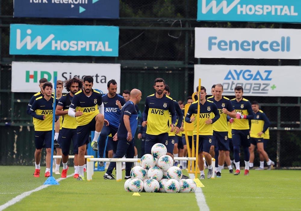 Fenerbahçe günün ilk idmanını yaptı 