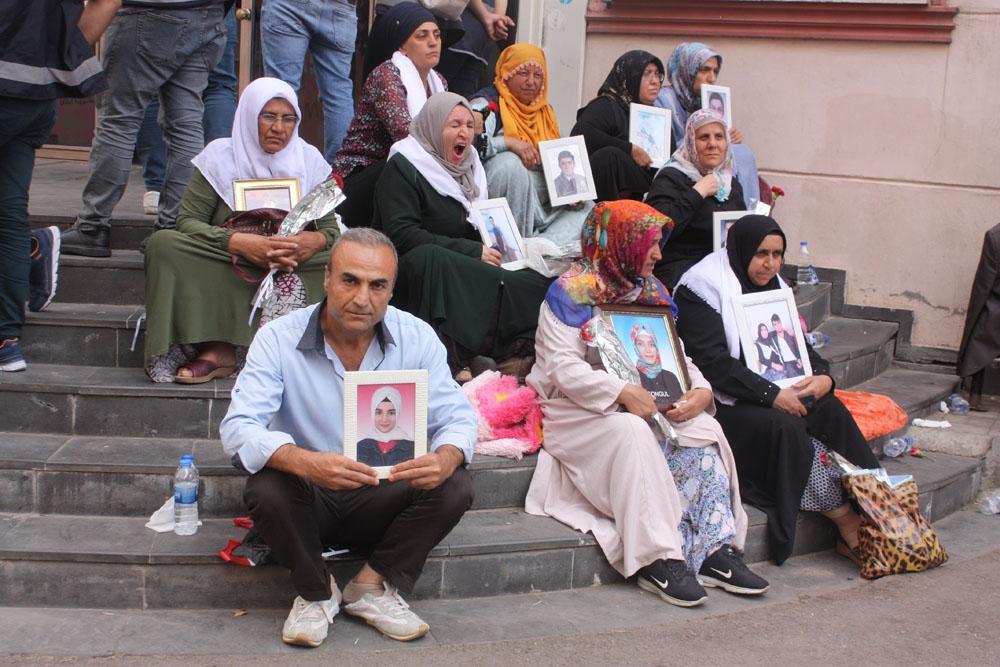 HDP önünde eylem yapan ailelerin sayısı 37