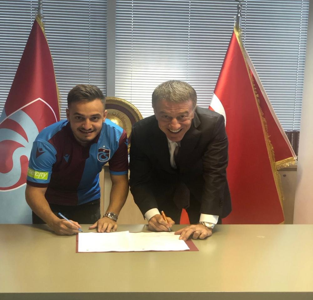 Trabzonspor, Yusuf Sarı ile 3 yıllık sözleşme imzaladı 