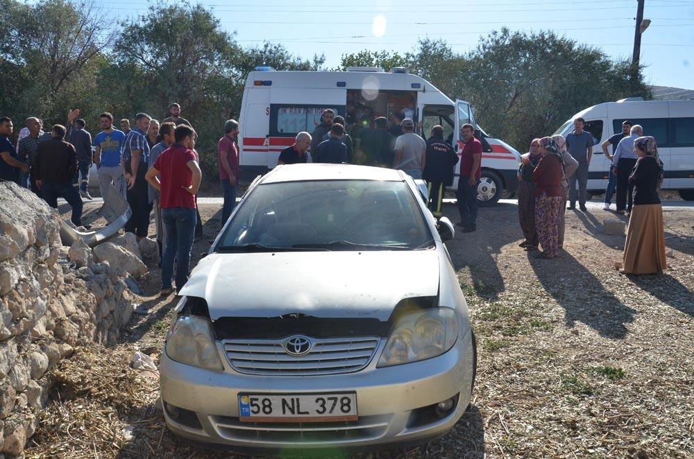 Otomobil duvara çarptı: 5 yaralı