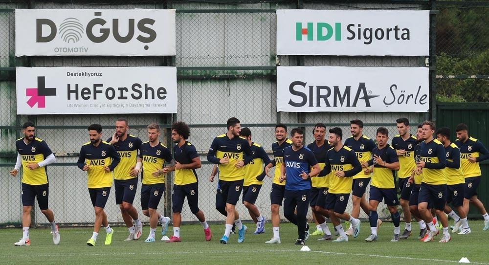 Fenerbahçe önce salonda, sonra sahada çalıştı 