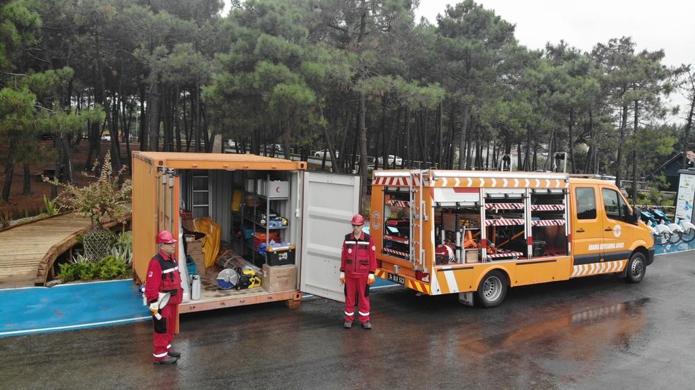 Olası bir depremde kullanılmak üzere afet müdahale konteynırları hazır bekliyor