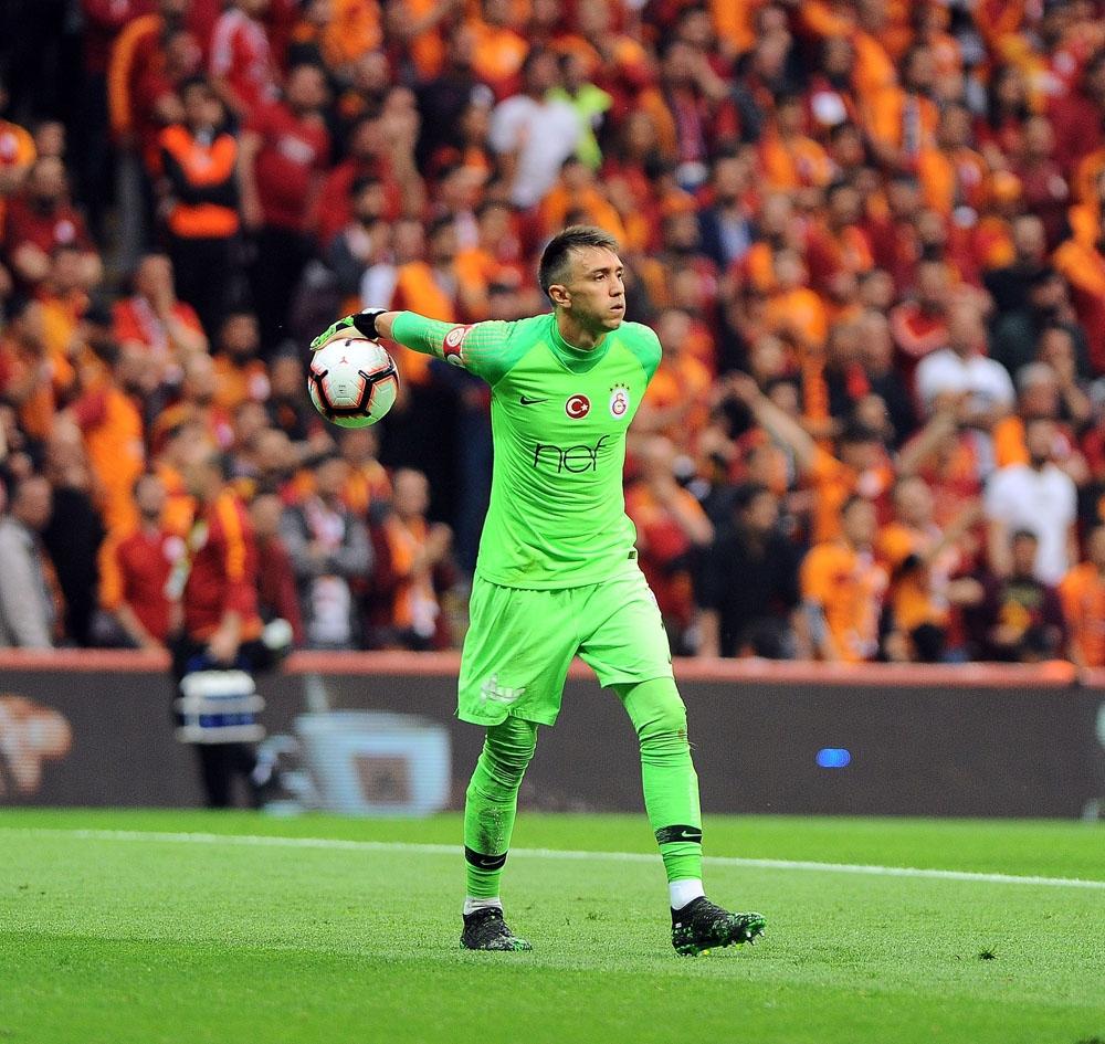 Fenerbahçe derbisinin en deneyimlisi Muslera