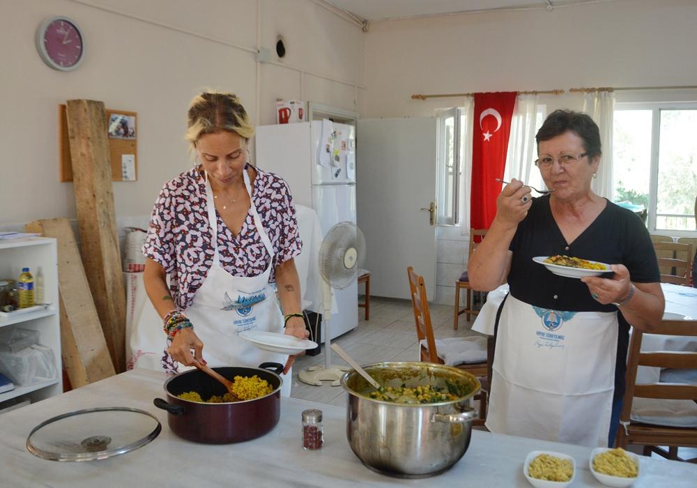 Şarkıcı Zeynep Casalini Mudanyalı kadınlarla yemek yaptı