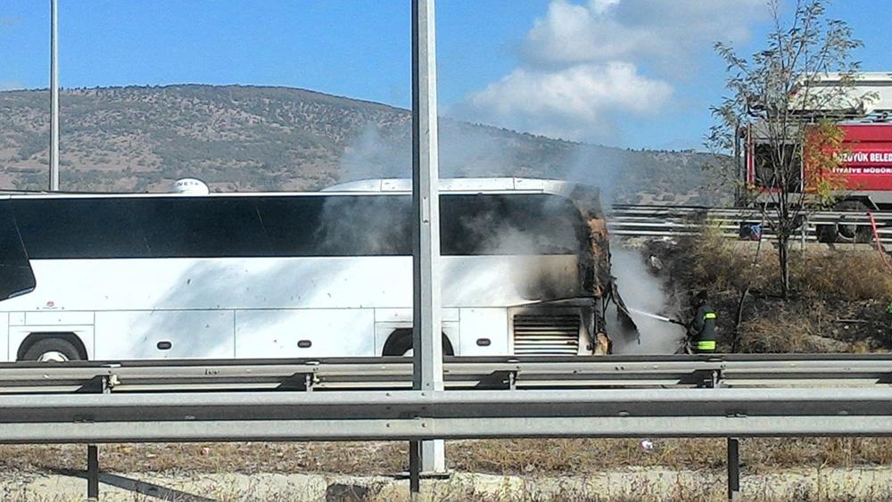 Seyir halindeki otobüste yangın çıktı