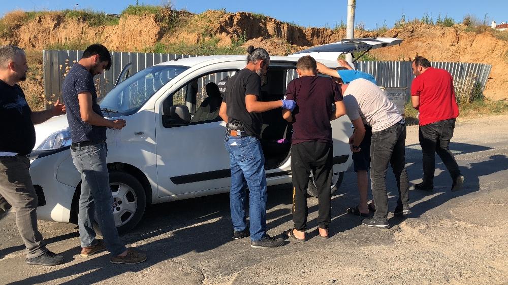 Zehir tacirleri polisten kaçamadı 