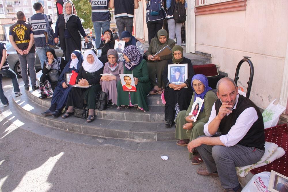 Annelerin HDP önündeki evlat nöbeti 28