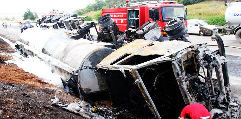 Tanker devrildi, sürücü yanarak öldü!