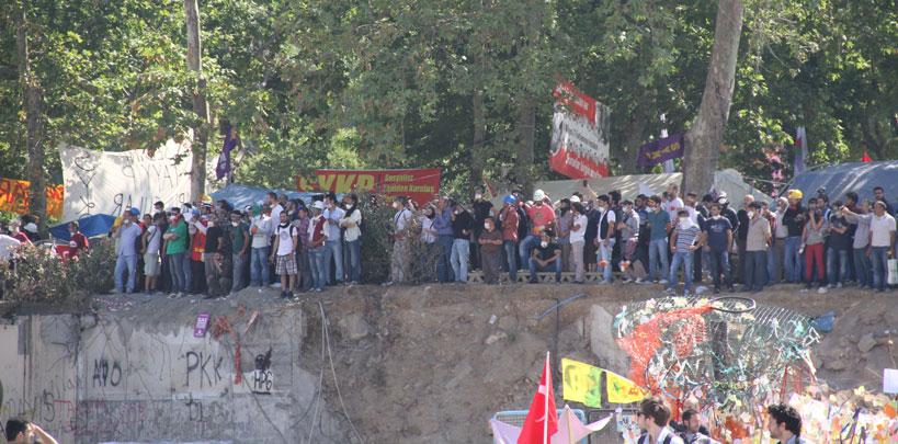 Taksim'de insan zinciri