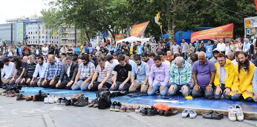 Gezi Parkı'nda cuma namazı