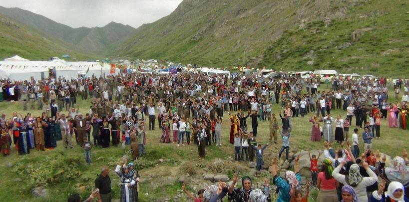 Hakkari'deki festivale PKK'lılar destek verdi