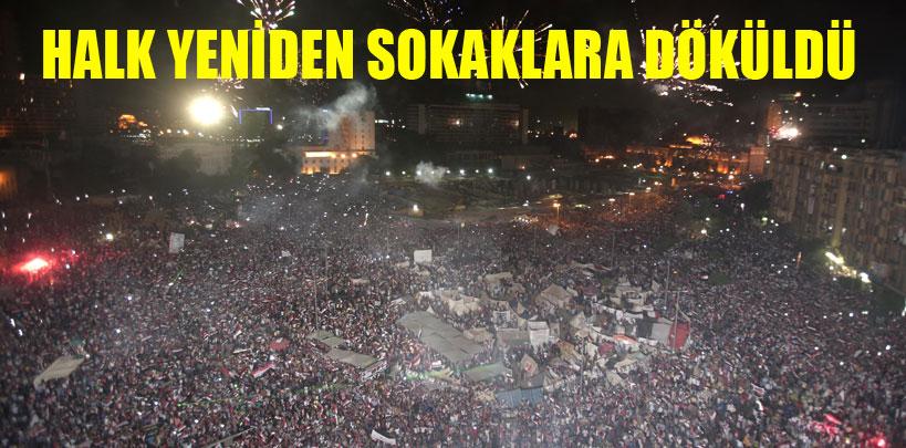 Mısır'da halk yeniden meydanlara indi