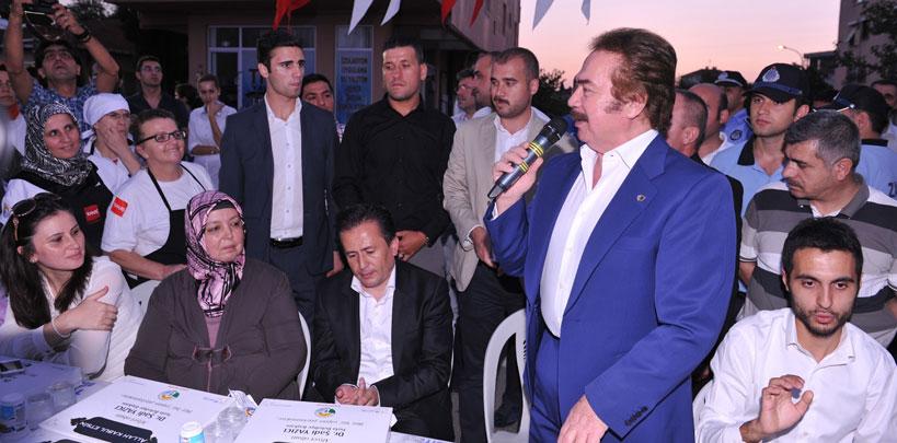 Orhan Gencebay, Tuzla'da sokak iftarına katıldı