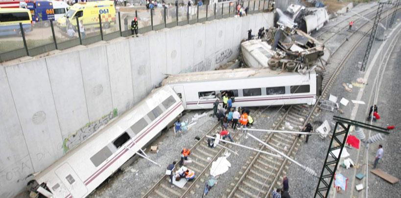 İspanya'da tren kazası, en az 20 ölü