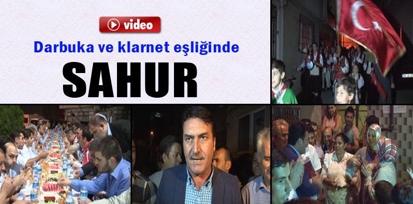 Bursa'da darbuka ve klarnet eşiliğinde sahur