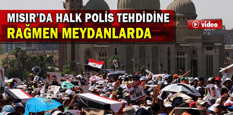 Mısır'da polis kuşatması tehdidine rağmen meydanlar boşalmıyor