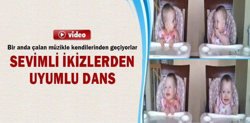 Müzikle birlikte kendinden geçen ikiz bebekler