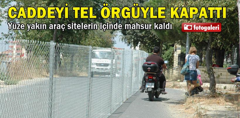 Caddeyi tel örgüyle kapattı