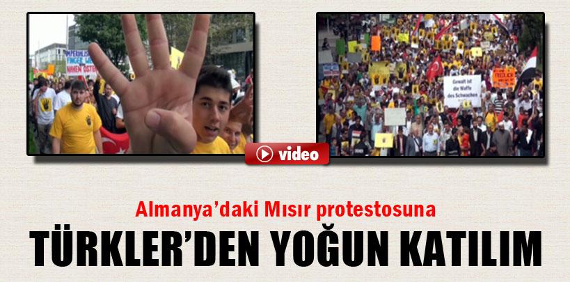 Almanya'daki Mısır protestosuna Türkler'den yoğun katılım