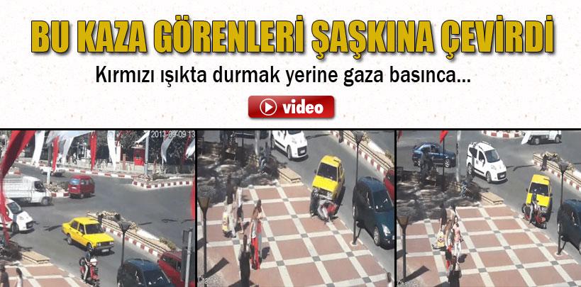 Motosikletli sürücüyü altına alan taksi güvenlik kamerasında