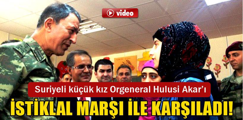 Suriyeli küçük kız Orgenaral Akarı İstiklal Marşı ile karşıladı