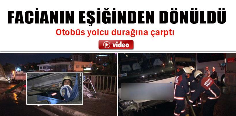 Yolcu otobüsü kayganlaşan yolda otobüs durağına daldı