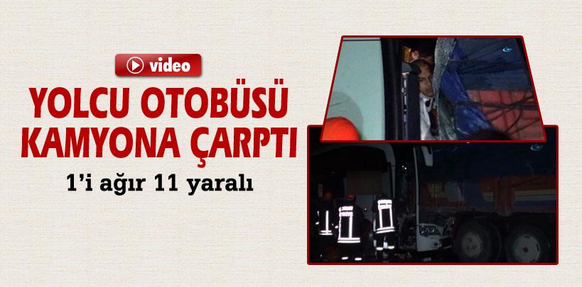 Çorum'da yolcu otobüsü kamyona çarptı, 1'i ağır 11 yaralı