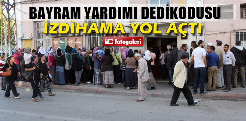 Adana'da, bayram yardımı dedikodusu izdihama yol açtı