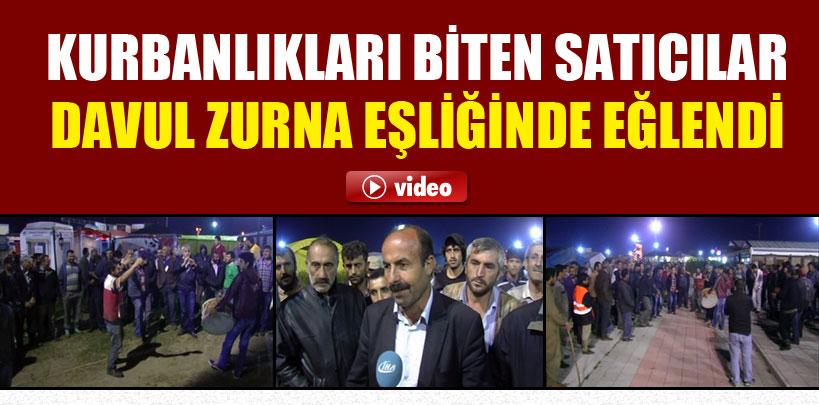 Kurbanlıkları biten satıcılar davul zurna eşliğinde eğlendi