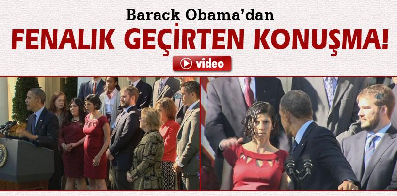 Obama konuşurken arkasındaki kadın fenalık geçirdi