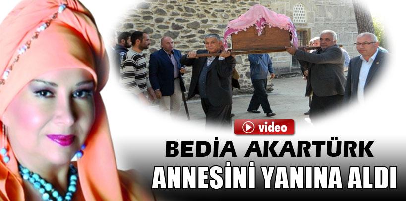 Bedia Akartürk, annesini yanına aldı