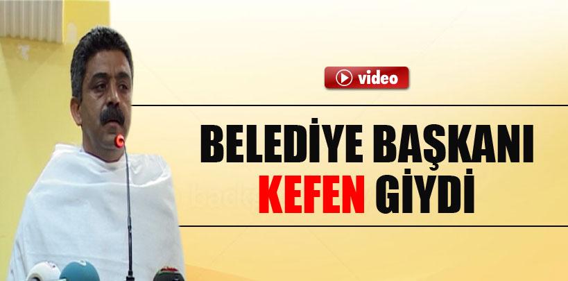 Belediye Başkanı kefen giydi